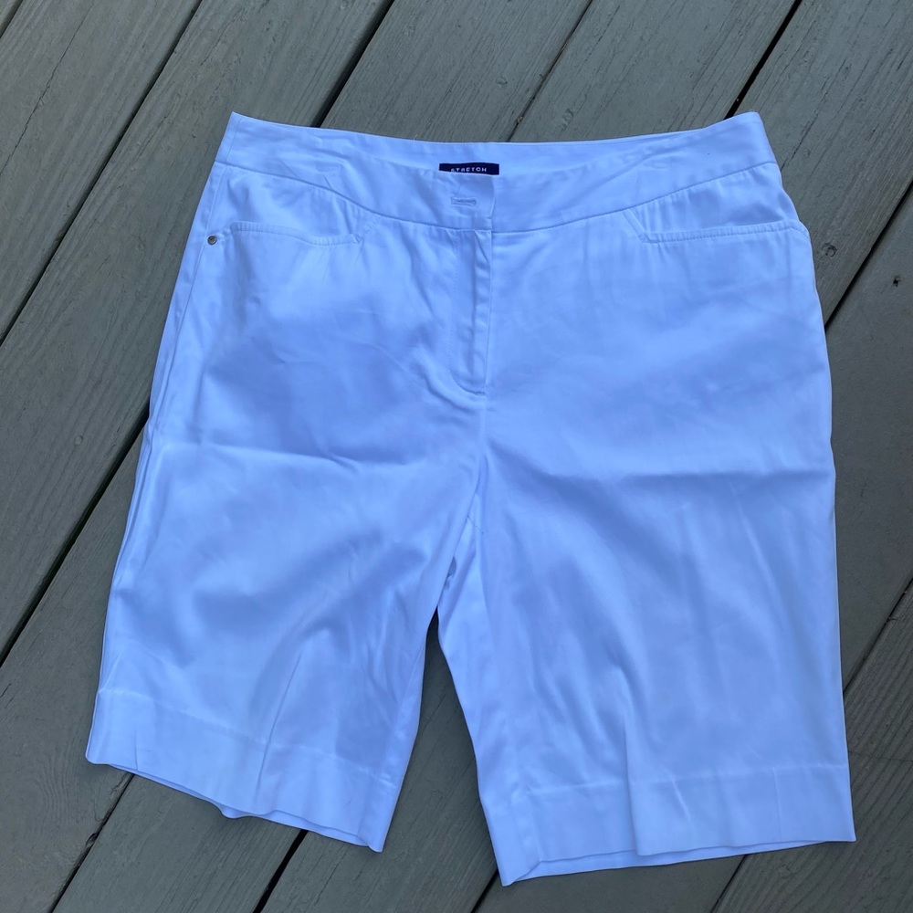 Jones New York - Signature Woman’s white high rise stretch shorts, Size: 8